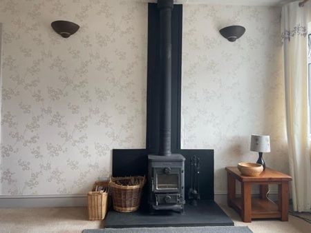 2 bedroom semi-detached bungalow to rent - Photo 4