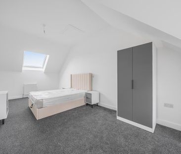 1 bedroom in a house share to rent - Photo 2