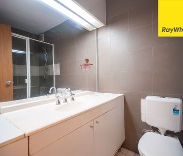 WELL-PRESENTED STUDIO IN CONVENIENT LOCATION - Photo 1