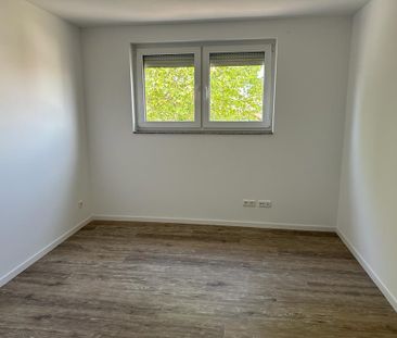 Moderne 4,5-Zimmer Dachgeschosswohnung mit Smart-Home und Einbauküche - Foto 1
