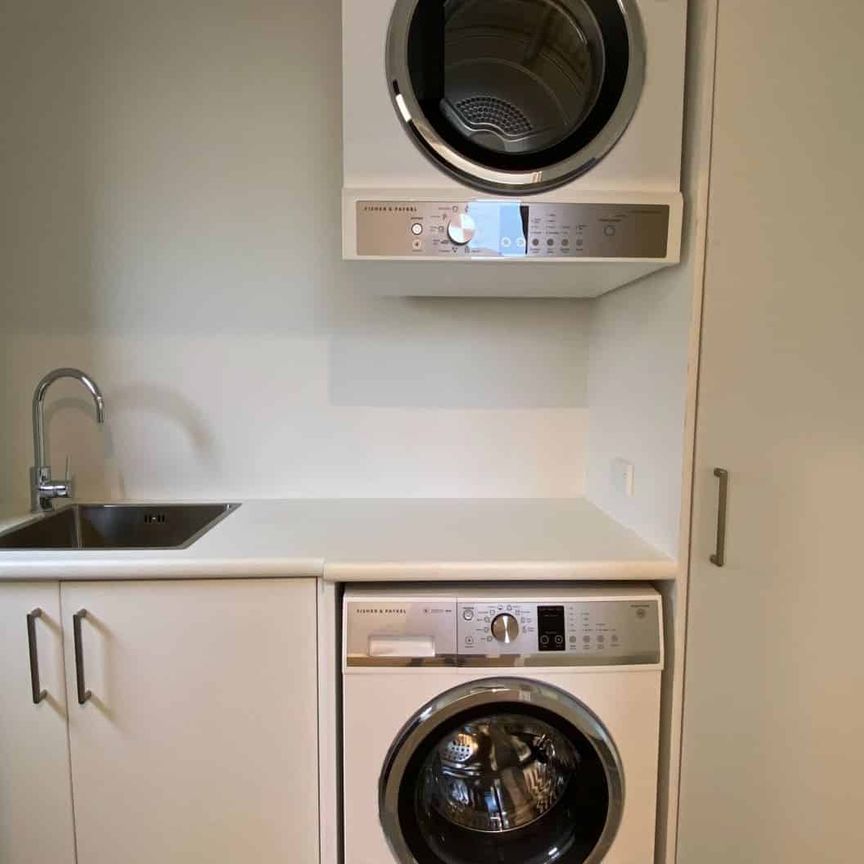 Character, cozy comfort, and convenience - Photo 1