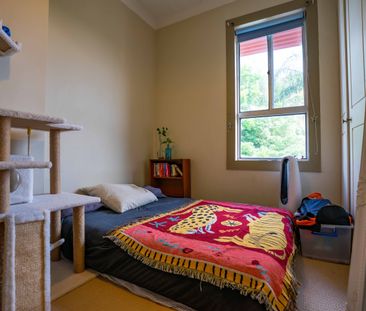 Charming Two Bedroom Terrace House! - Photo 4