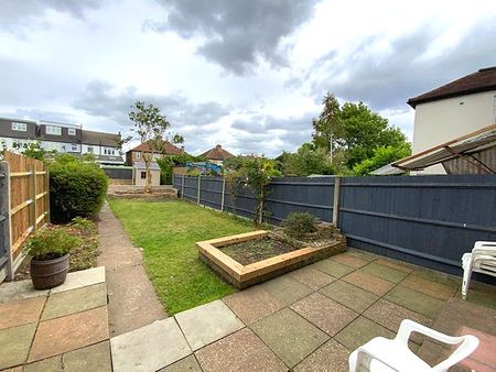 3 Bed 2 Reception Terraced House – Surbiton (Thornhill Road, KT6) - Photo 4