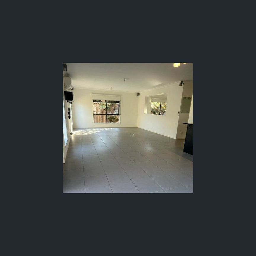 Position Perfect - Executive Style Living - Photo 1