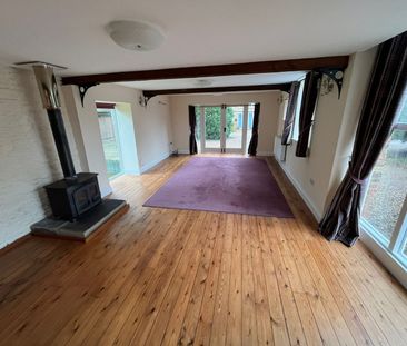 3 bedroom detached house to rent - Photo 3