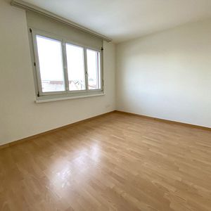 Grosszügige, helle Wohnung - Photo 2