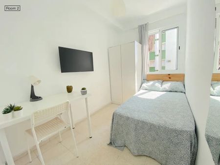 Plaza Gelo, Sevilla, Andalusia 41009 - Photo 2