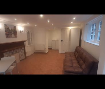 Studio Flat, Addison Road, W14 - Photo 3