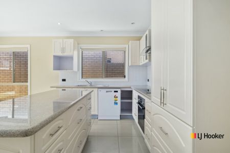Four bedroom family home - Photo 5