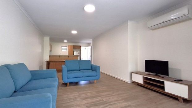 2BED 2BATH 1CAR NEWLY RENOVATED NEXT DOOR TO INDOOROOPILLY SHOPPING CENTRE - Photo 1