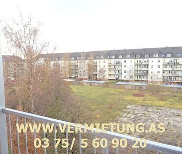 Für die kleine Familie: DG-Wohnung mit Balkon - Einbauküche auf Wunsch - Photo 4