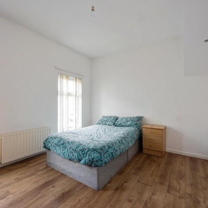 100 Tates Avenue, Belfast, BT9 7BZ - Photo 1
