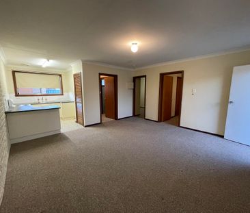 2 / 422 Kotthoff Street, LAVINGTON NSW 2641 - Photo 1