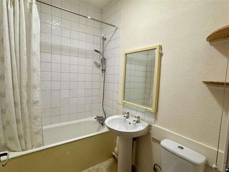 Eastborough, Scarborough, YO11 - Photo 5