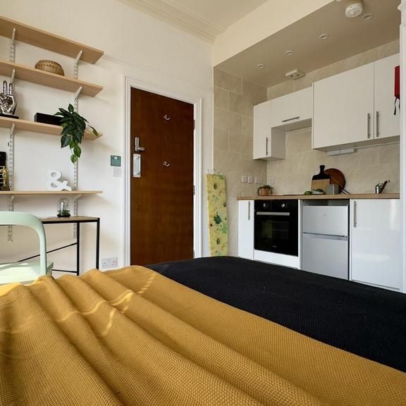 6 bedroom house to rent - Photo 1