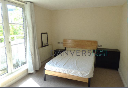 4 bedroom end of terrace house to rent - Photo 4