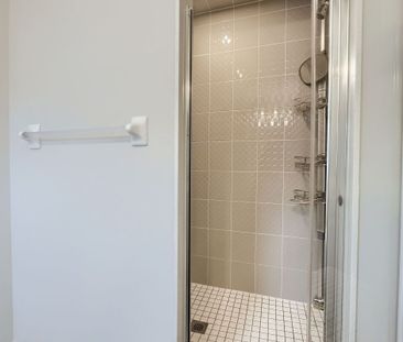 For Lease - 12 Rapids Lane, Hamilton, Ontario - Photo 2