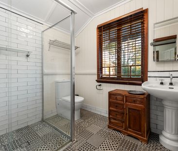 Charming Queenslander with Expansive Entertaining and Timeless Character - Photo 6
