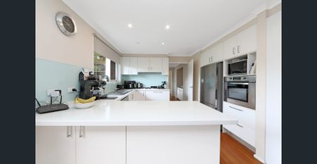 Spacious 3 Bedroom Family Home in Prime Wheelers Hill Location - Photo 5