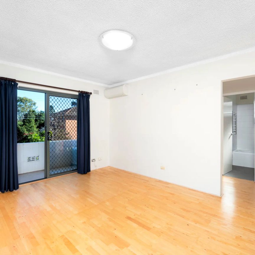 Two Bedroom Apartment in Convenient Location - Photo 1