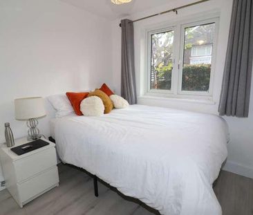 Isambard Place, London, SE16 - Photo 2