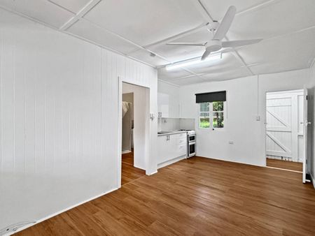 Renovated Unit in Newtown - Photo 5