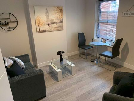 56 Kitchener Road Room 2 - Photo 2