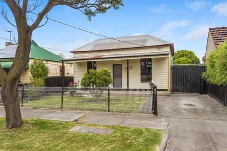 Spacious Living in a Prime West Footscray Location - Photo 4