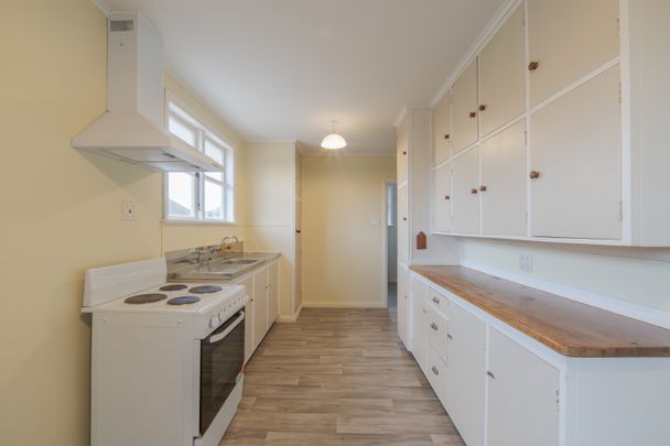 Charming 3-Bedroom Family Home in a Lovely Cul-de-Sac - Photo 1