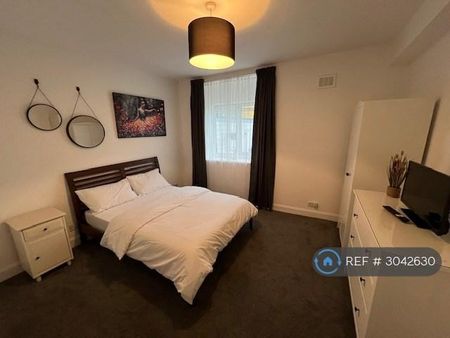 3 bedroom end of terrace house to rent - Photo 2