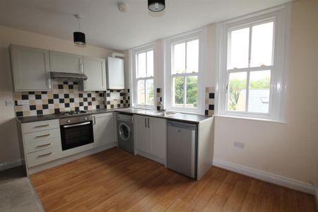 2 bedroom apartment to rent - Photo 3