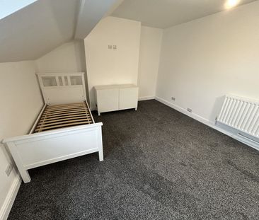 Room in a Shared House, Trafalgar Road, CH44 - Photo 2