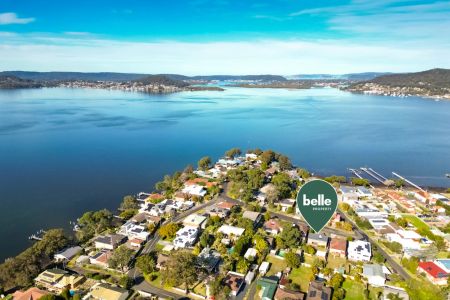 Immaculate Family Home - Freshly Renovated In Prime Location with Water Views - Photo 4