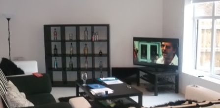 Large 6 Bedroom Property - Photo 2
