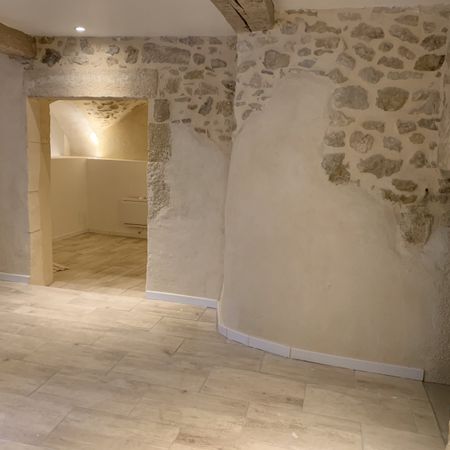 Location - Appartement T2 de 40 m² en rez-de-chaussée d'un immeuble de village - Photo 4