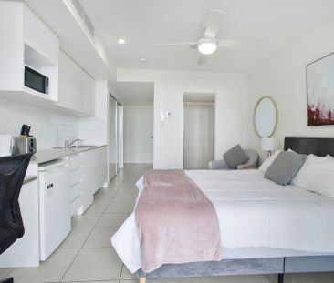 Fully Furnished Waterfront Studio Unit with Stunning Views! - Photo 5