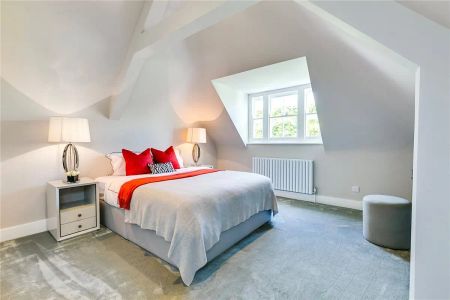 3 bedroom flat in South Kensington - Photo 3