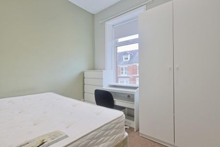 5 bedroom Student Terraced House to rent in Deuchar Street, Newcastle Upon Tyne - Photo 4