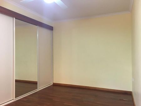 Spacious 3 bedroom home with large back yard. - Photo 4