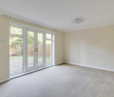4 bedroom detached house to rent - Photo 2