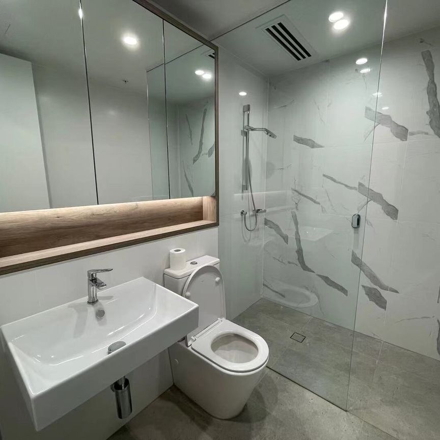 Immaculate executive apartment | Designer finishes in superb lifestyle precinct - Photo 1