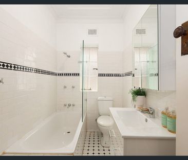 Timeless Art Deco Charm in the Heart of the Inner West - Photo 5