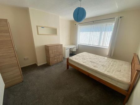 3 bedroom semi-detached house to rent - Photo 5