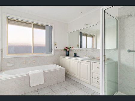 5 Bentley Way, Mill Park - Photo 4