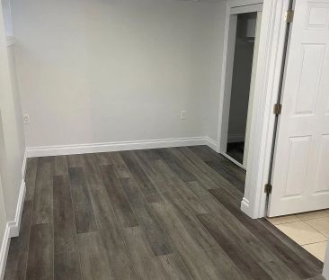 8 Thorncroft Crescent - Photo 2