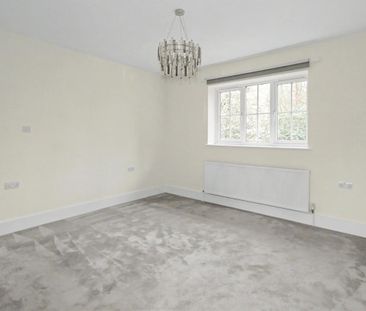 West Avenue, Whiteley Village, Hersham - Photo 3