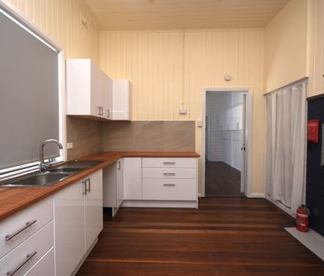 Large 4-Bedroom Home - Photo 5