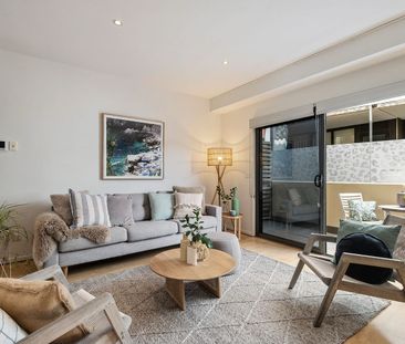 FABULOUS TWO BEDROOM TOWNHOUSE WITHIN AN INNER CITY OASIS - Photo 2