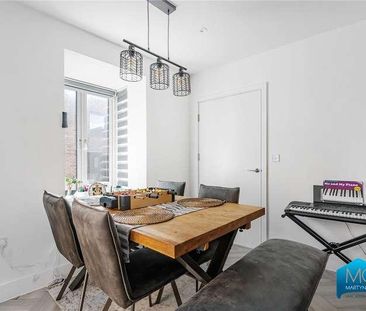 Edgewood Mews, Finchley, London, N3 - Photo 3