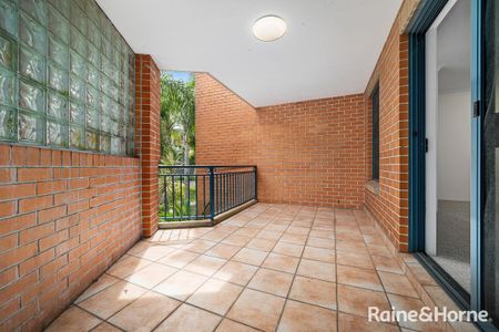 Stylish Two-Bedroom Retreat Offering Comfort and Convenience in a Prime Location - Photo 4
